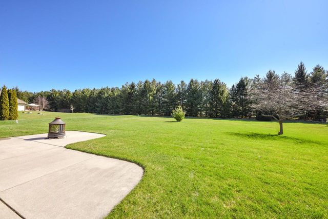 550 Hunters CROSSING, Slinger, WI 53086