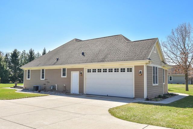 550 Hunters CROSSING, Slinger, WI 53086