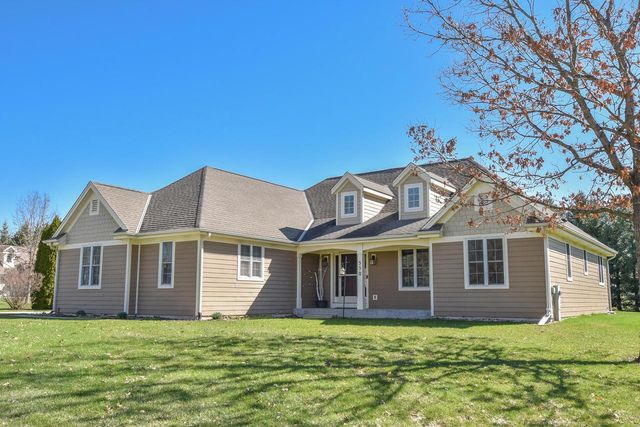 550 Hunters CROSSING, Slinger, WI 53086