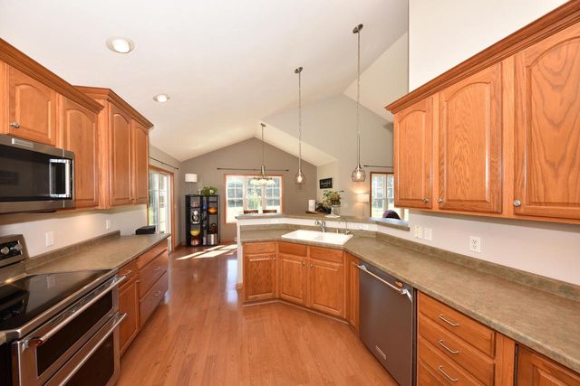 550 Hunters CROSSING, Slinger, WI 53086