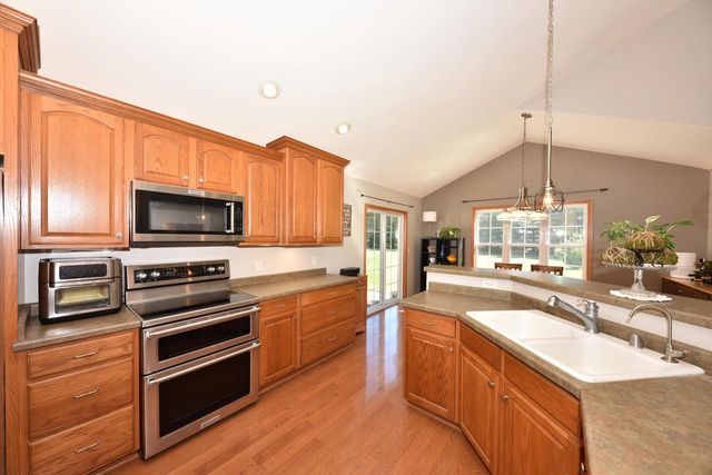 550 Hunters CROSSING, Slinger, WI 53086