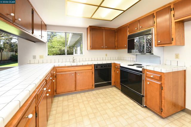 4130 Storey Ln, Concord, CA 94518