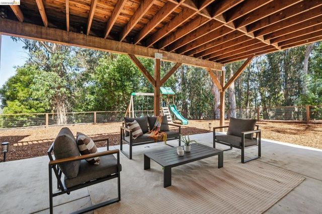1813 Brentz Ln, San Pablo, CA 94806