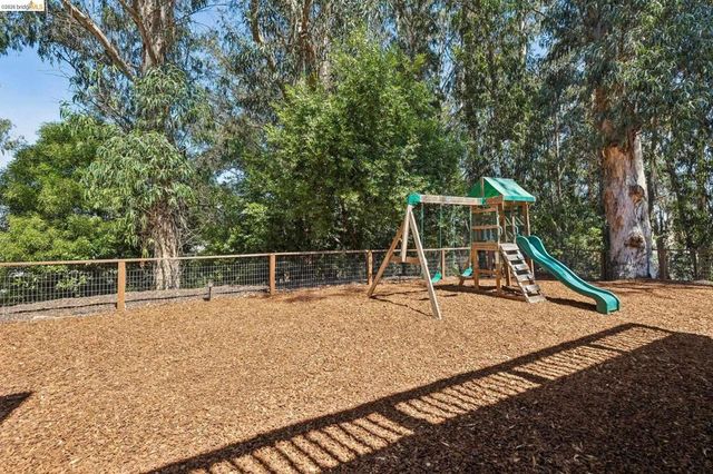 1813 Brentz Ln, San Pablo, CA 94806