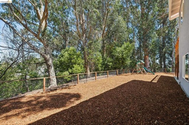 1813 Brentz Ln, San Pablo, CA 94806