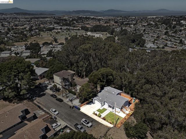 1813 Brentz Ln, San Pablo, CA 94806