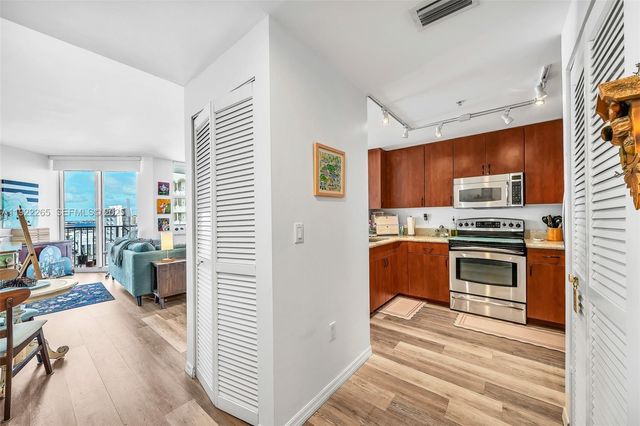 255 Evernia St 1421, West Palm Beach, FL 33401