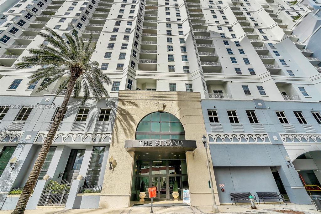 255 Evernia St 1421, West Palm Beach, FL 33401