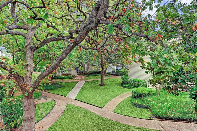 2100 Tanglewilde Street Street 428, Houston, TX 77063