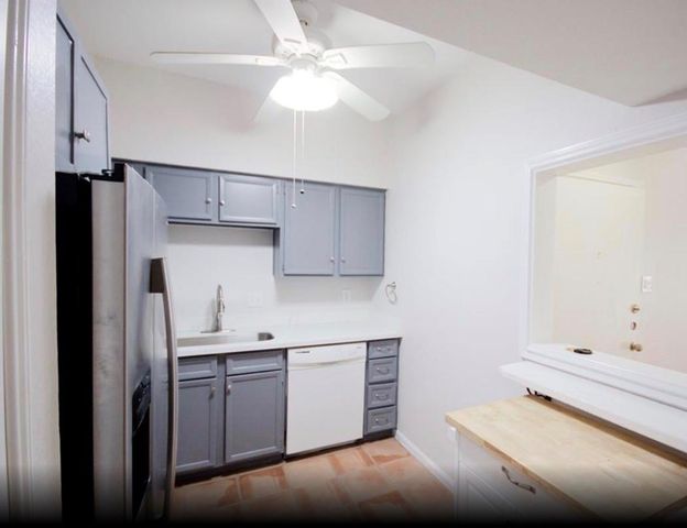 2100 Tanglewilde Street Street 428, Houston, TX 77063