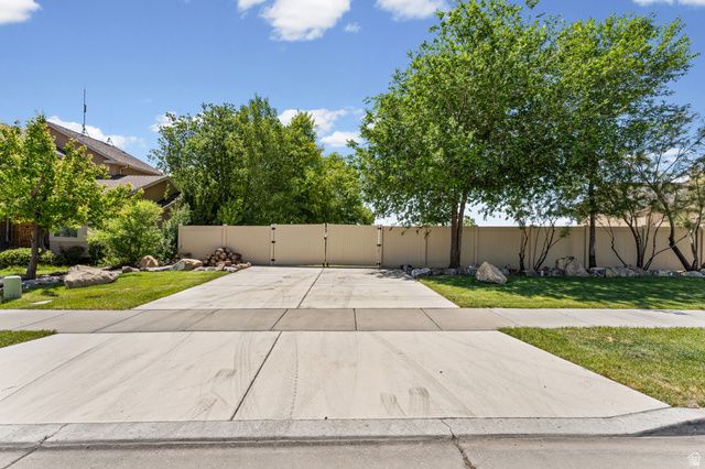 10489 N COLONIAL DR, Cedar Hills, UT 84062