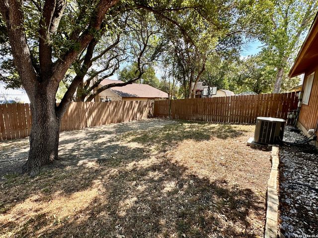 5742 LARKDALE DR, San Antonio, TX 78233