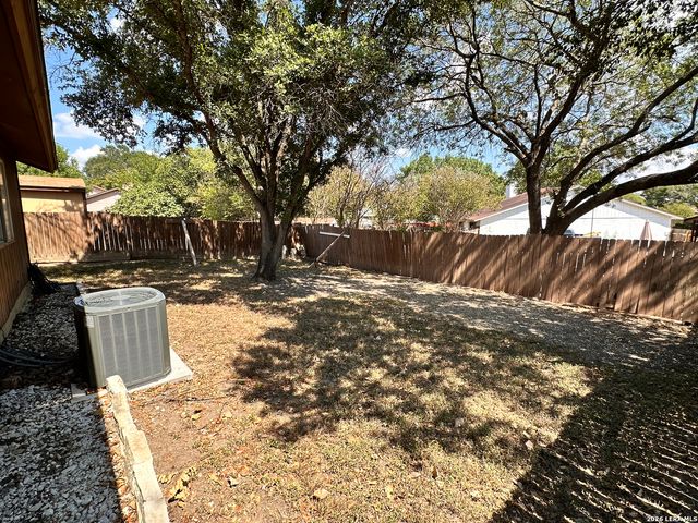 5742 LARKDALE DR, San Antonio, TX 78233