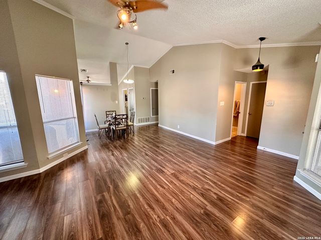 5742 LARKDALE DR, San Antonio, TX 78233