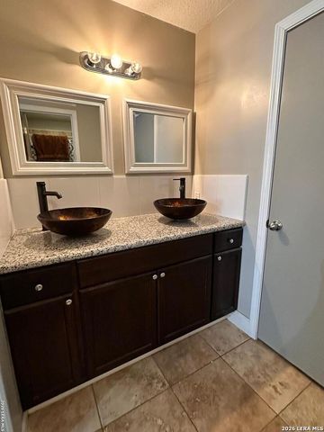 5742 LARKDALE DR, San Antonio, TX 78233