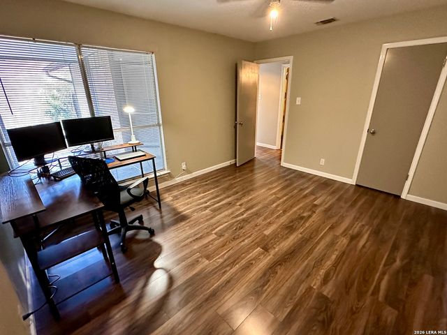 5742 LARKDALE DR, San Antonio, TX 78233