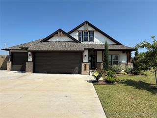 8986 E 161st Place S, Bixby, OK 74008