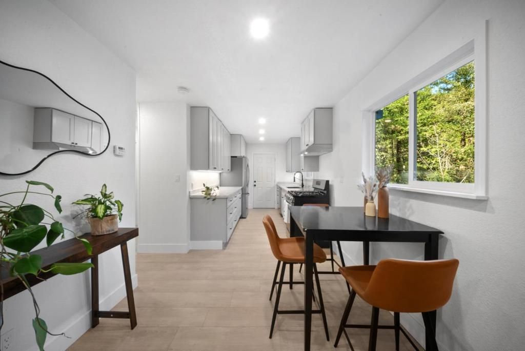 Image 12 of property listing at 26650 Soquel San Jose Road, Los Gatos, CA 95033