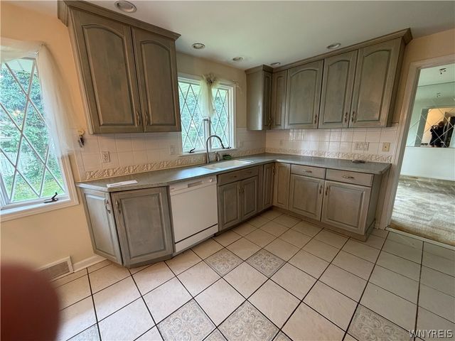 821 College Terrace, Niagara Falls, NY 14305