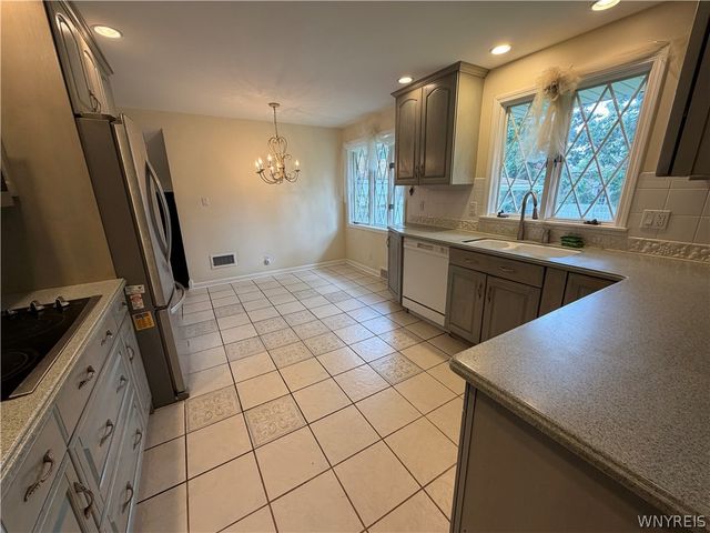 821 College Terrace, Niagara Falls, NY 14305