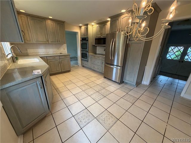 821 College Terrace, Niagara Falls, NY 14305