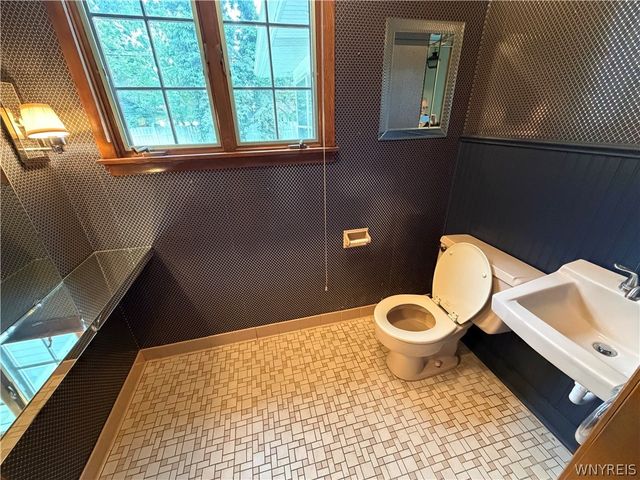 821 College Terrace, Niagara Falls, NY 14305