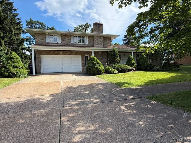 821 College Terrace, Niagara Falls, NY 14305
