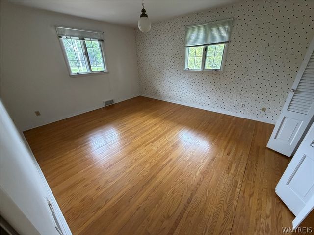 821 College Terrace, Niagara Falls, NY 14305