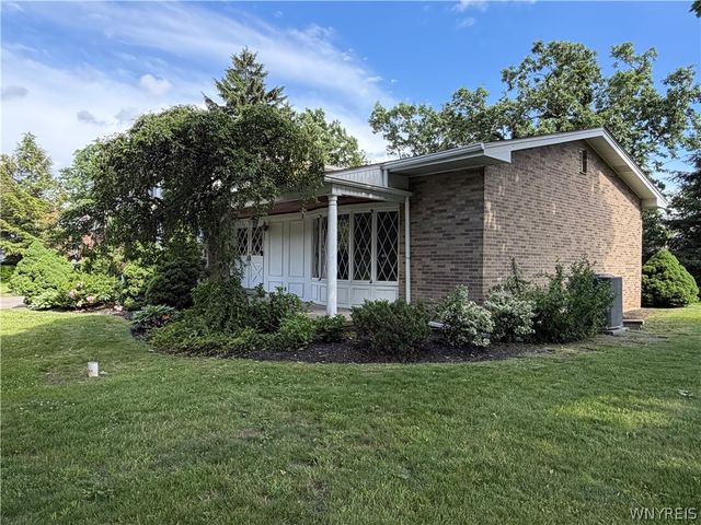 821 College Terrace, Niagara Falls, NY 14305