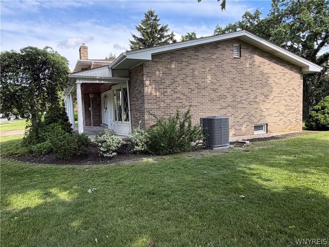 821 College Terrace, Niagara Falls, NY 14305