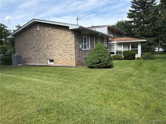 821 College Terrace, Niagara Falls, NY 14305