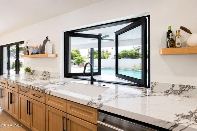1413 W FRIER Drive, Phoenix, AZ 85021