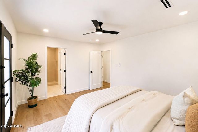 1413 W FRIER Drive, Phoenix, AZ 85021