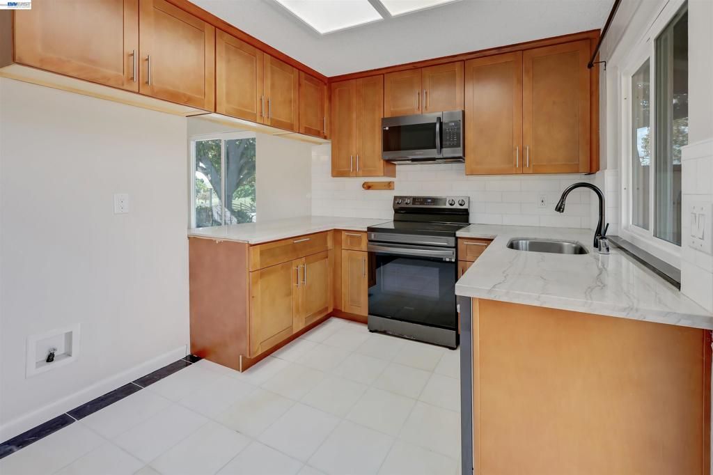 Image 10 of property listing at 4006 Willow Pass Rd A, Concord, CA 94519