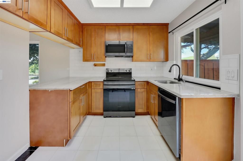 Image 11 of property listing at 4006 Willow Pass Rd A, Concord, CA 94519