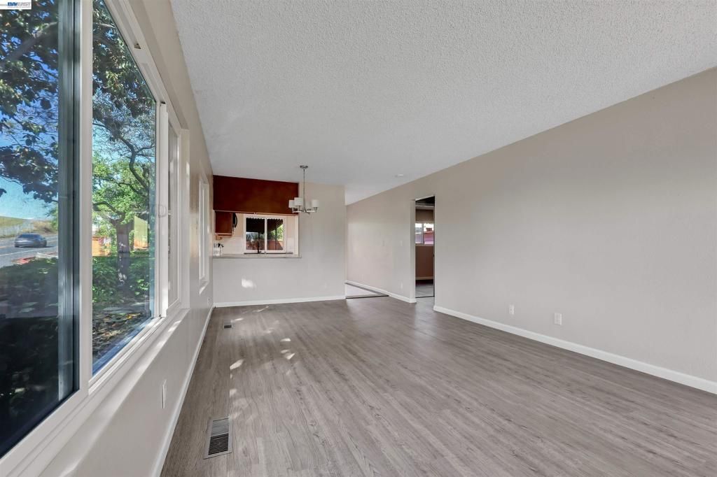 Image 5 of property listing at 4006 Willow Pass Rd A, Concord, CA 94519