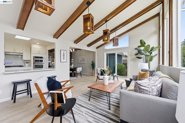 3445 Badding Rd, Castro Valley, CA 94546