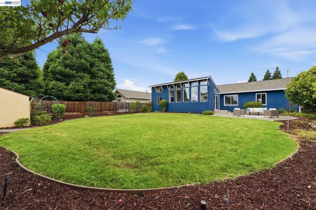 3445 Badding Rd, Castro Valley, CA 94546