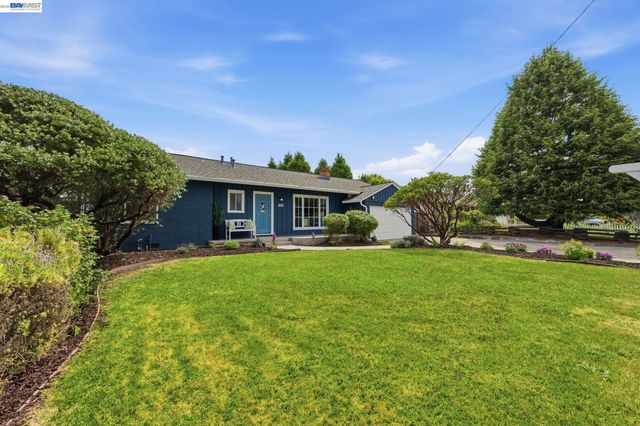 3445 Badding Rd, Castro Valley, CA 94546