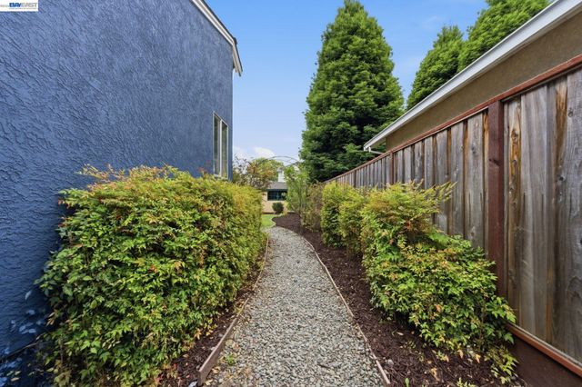 3445 Badding Rd, Castro Valley, CA 94546
