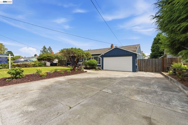3445 Badding Rd, Castro Valley, CA 94546