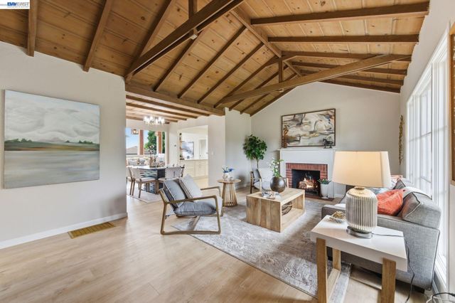 3445 Badding Rd, Castro Valley, CA 94546