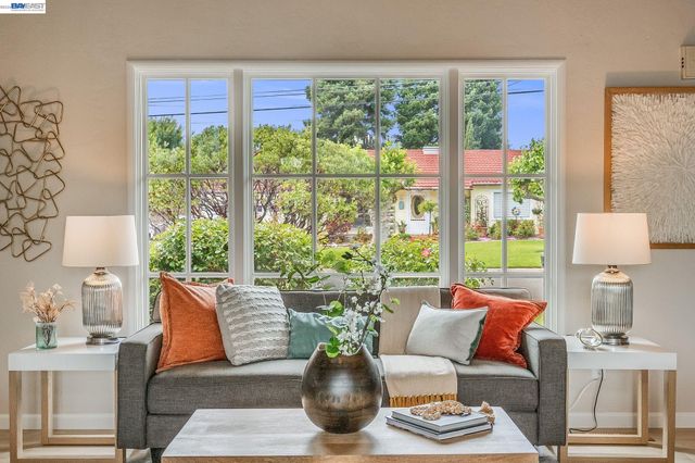 3445 Badding Rd, Castro Valley, CA 94546