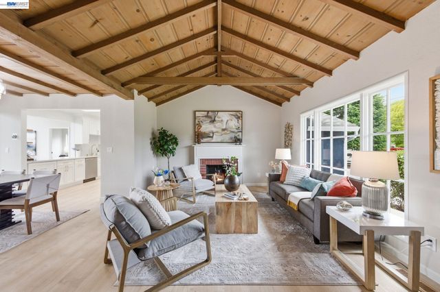 3445 Badding Rd, Castro Valley, CA 94546