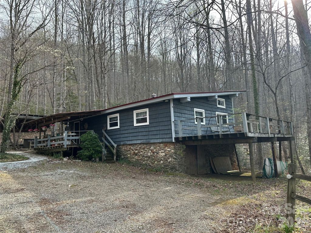 440 Holly Falls Lane, Sylva, NC 28779