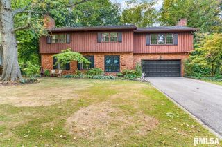 2353 S Wiggins Avenue, Springfield, IL 62704