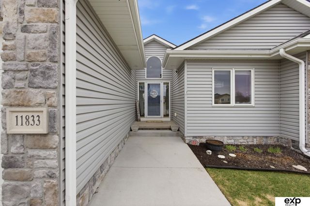11833 S 210th Circle, Gretna, NE 68028