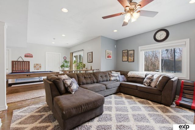 11833 S 210th Circle, Gretna, NE 68028