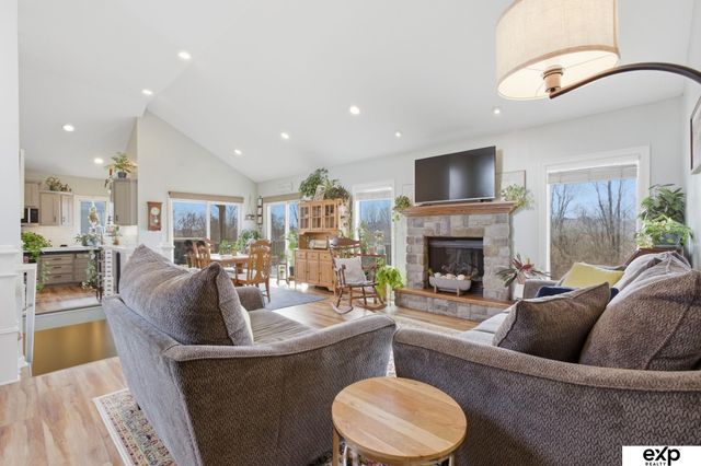 11833 S 210th Circle, Gretna, NE 68028