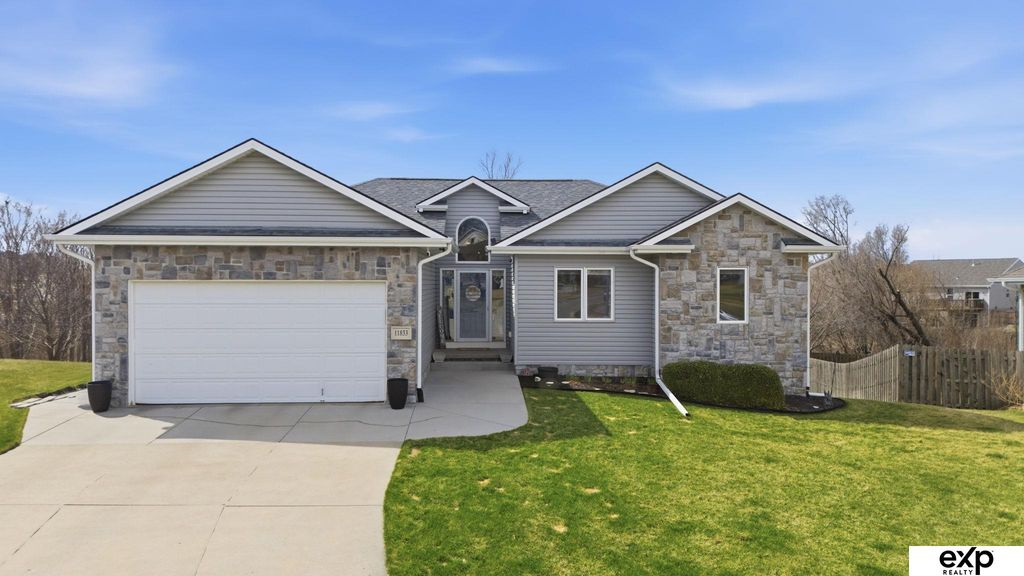 11833 S 210th Circle, Gretna, NE 68028